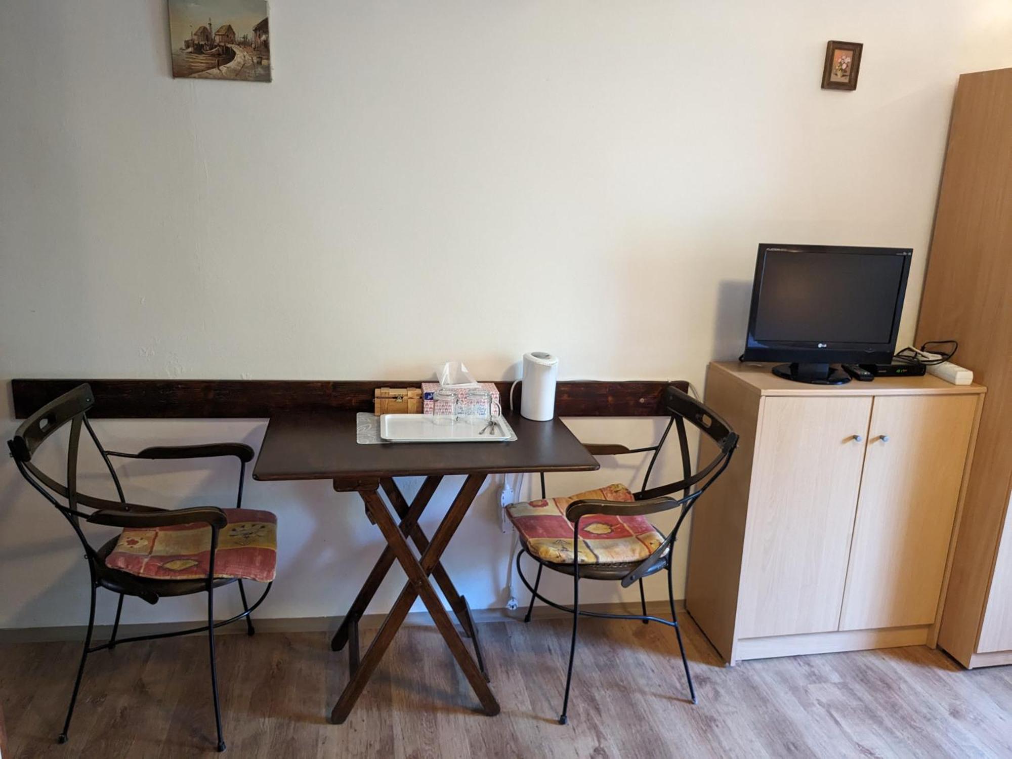 Bed And Breakfast Tvrz Velka Bukovina Ngoại thất bức ảnh