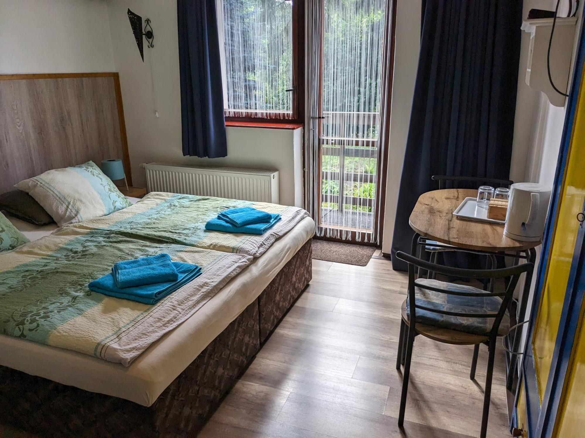 Bed And Breakfast Tvrz Velka Bukovina Ngoại thất bức ảnh