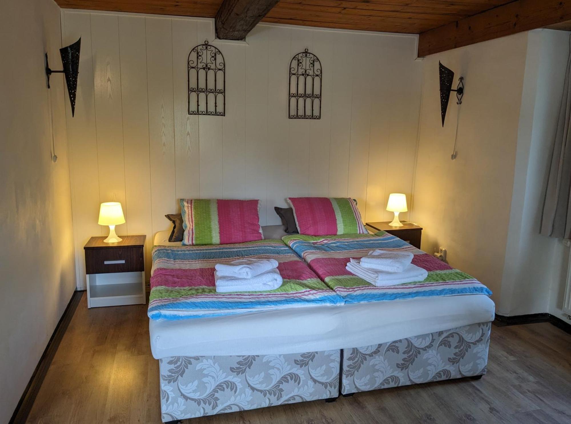 Bed And Breakfast Tvrz Velka Bukovina Ngoại thất bức ảnh