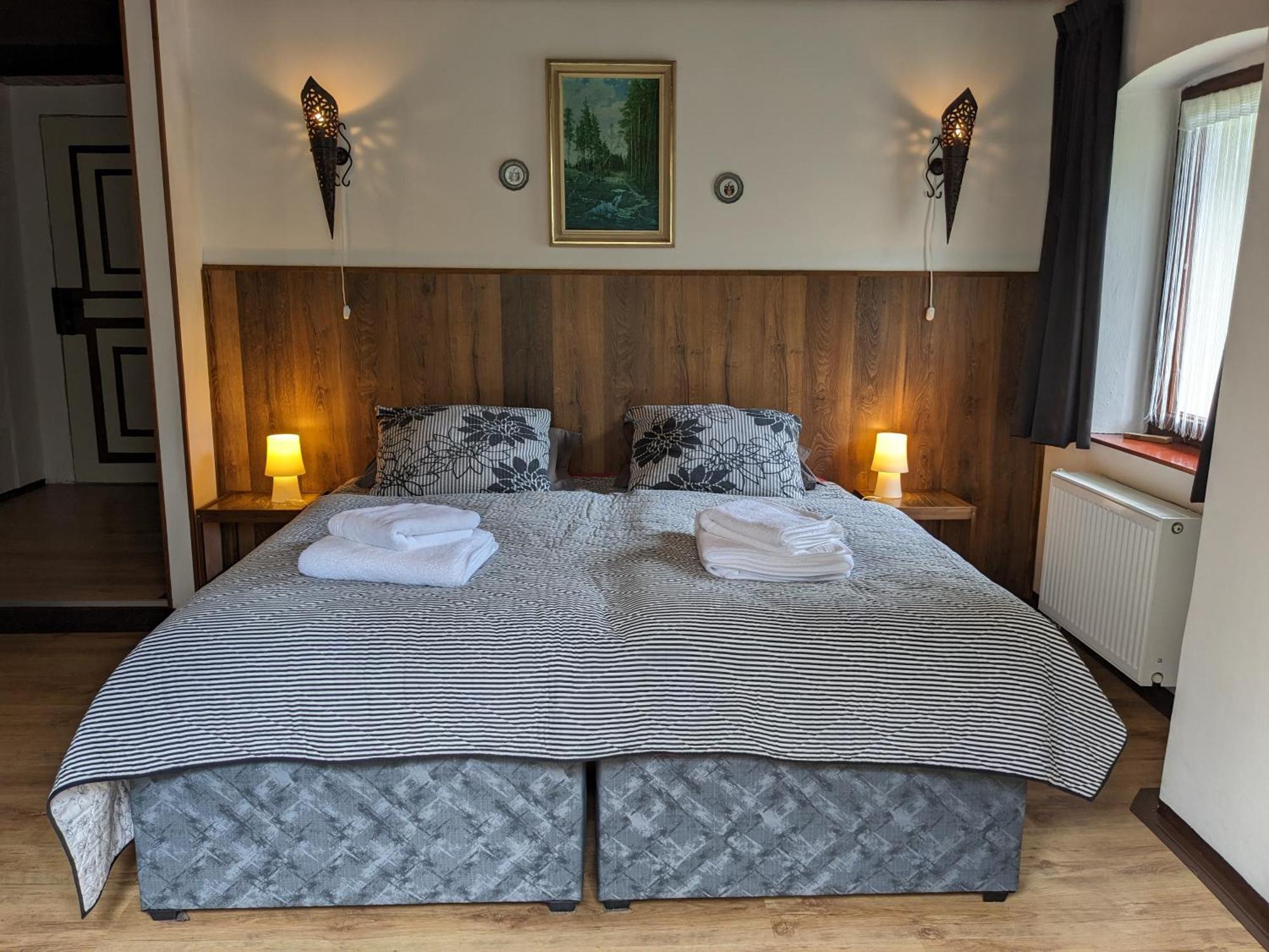 Bed And Breakfast Tvrz Velka Bukovina Ngoại thất bức ảnh