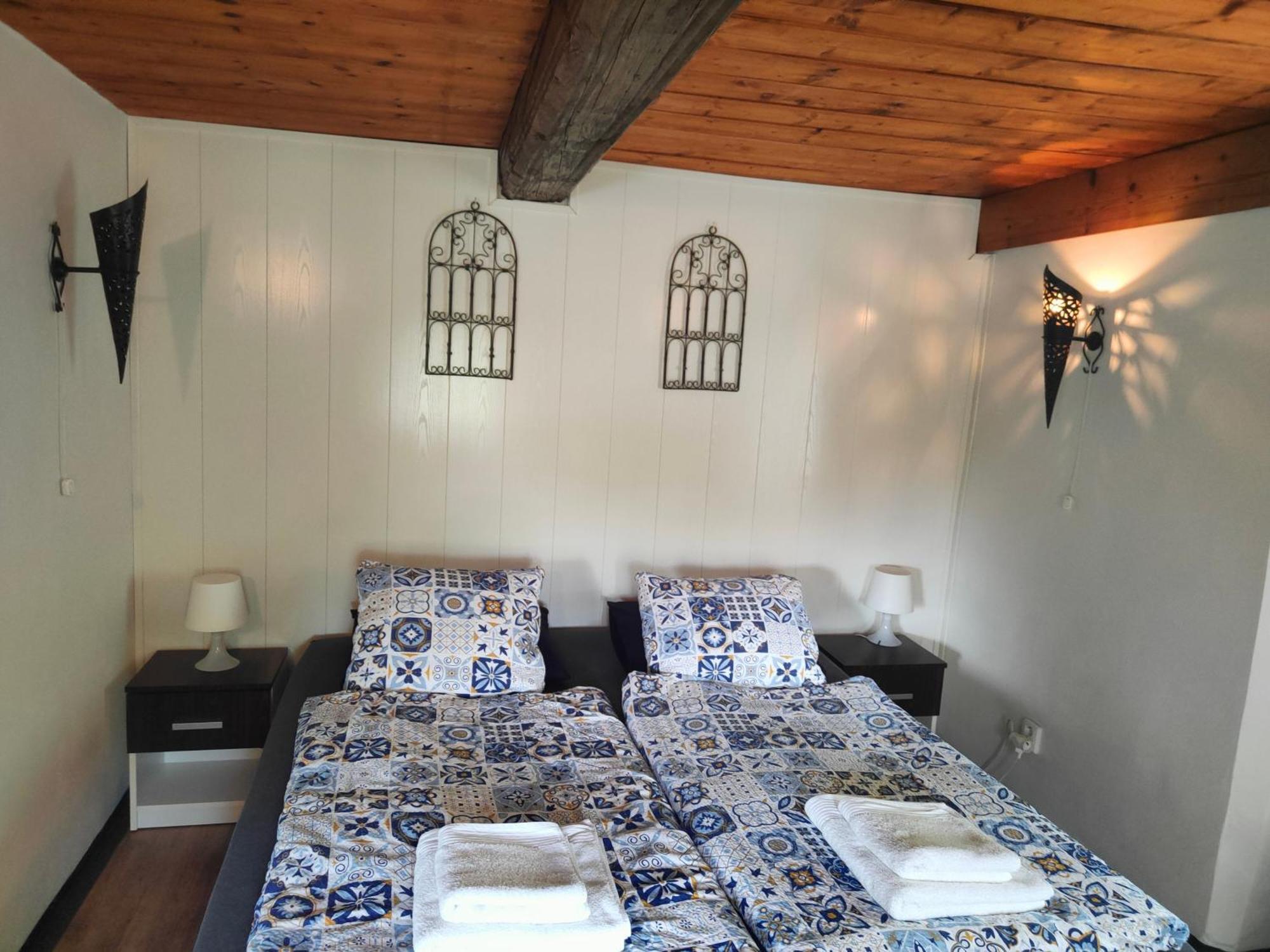 Bed And Breakfast Tvrz Velka Bukovina Ngoại thất bức ảnh