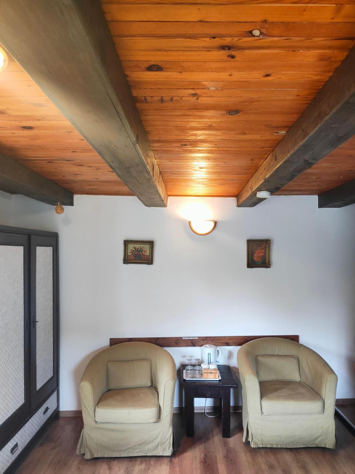 Bed And Breakfast Tvrz Velka Bukovina Ngoại thất bức ảnh