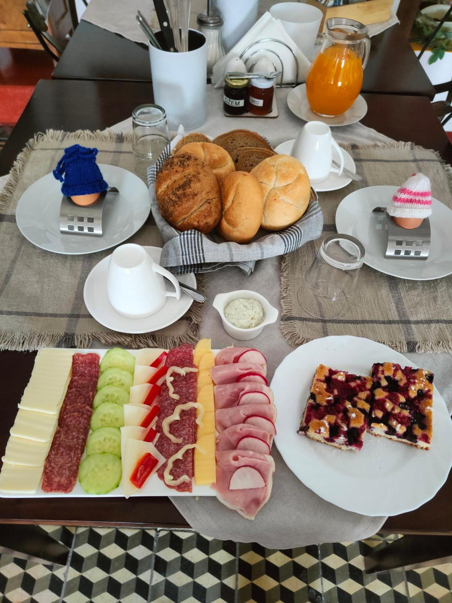 Bed And Breakfast Tvrz Velka Bukovina Ngoại thất bức ảnh