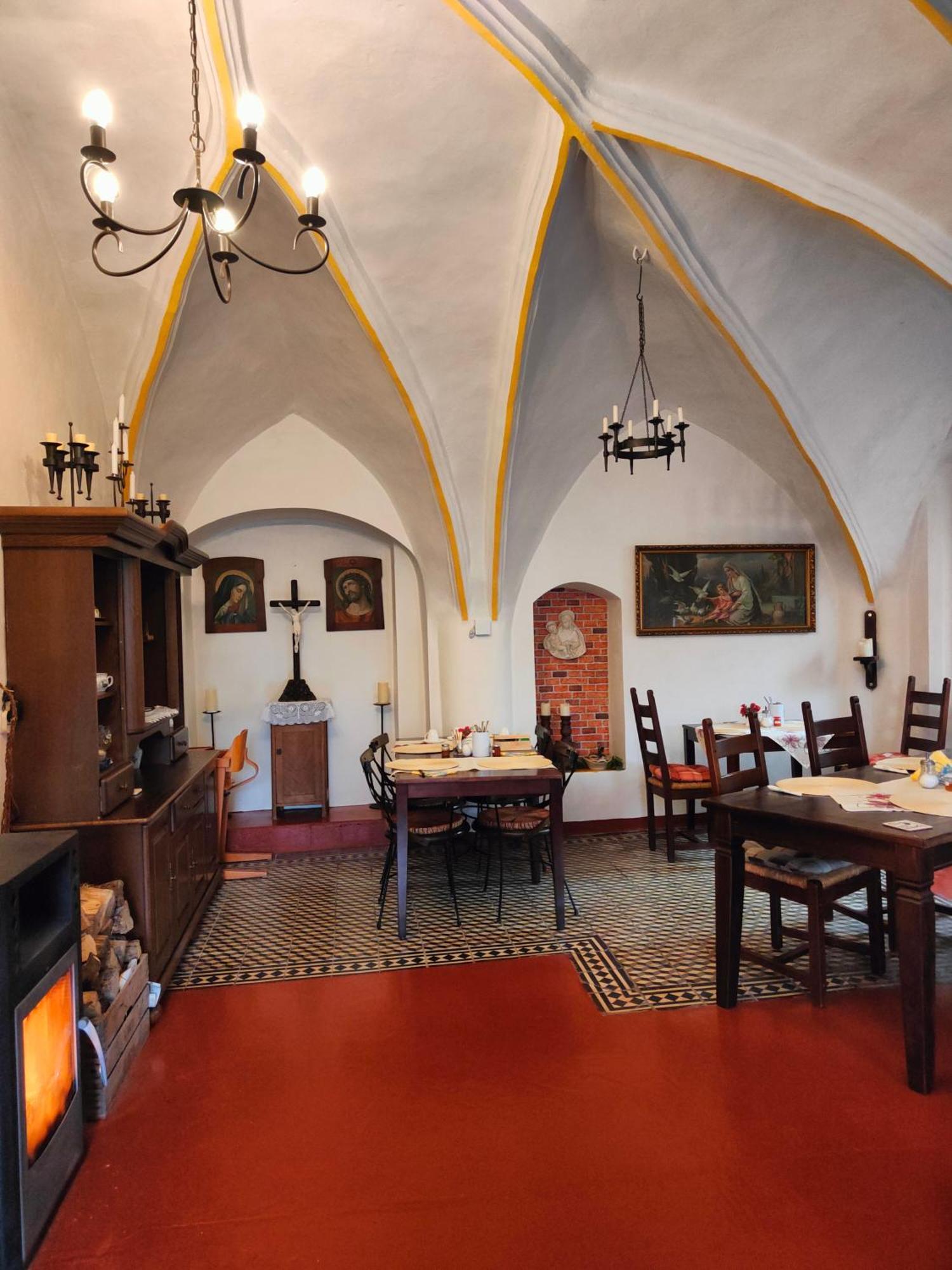 Bed And Breakfast Tvrz Velka Bukovina Ngoại thất bức ảnh