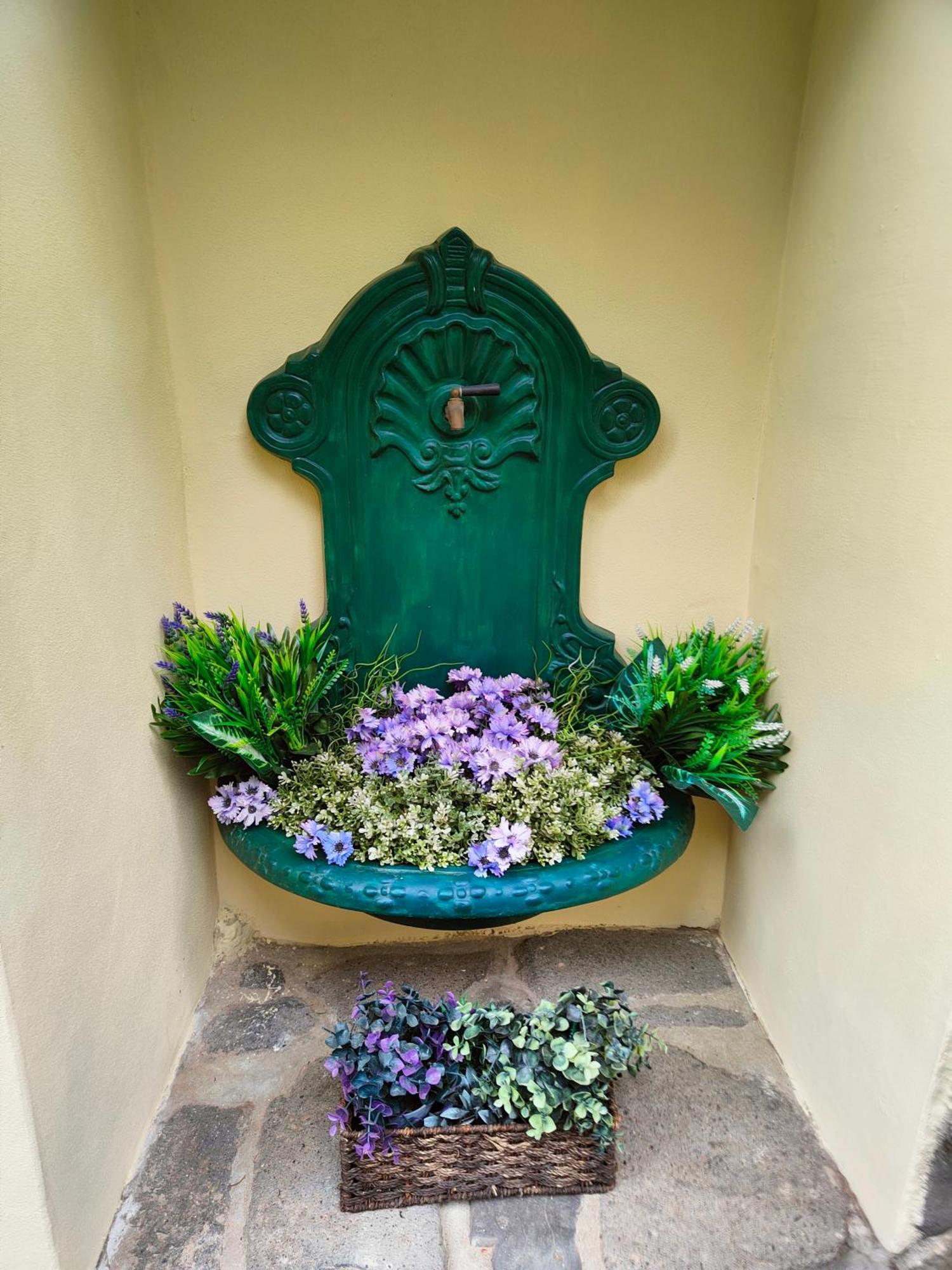 Bed And Breakfast Tvrz Velka Bukovina Ngoại thất bức ảnh