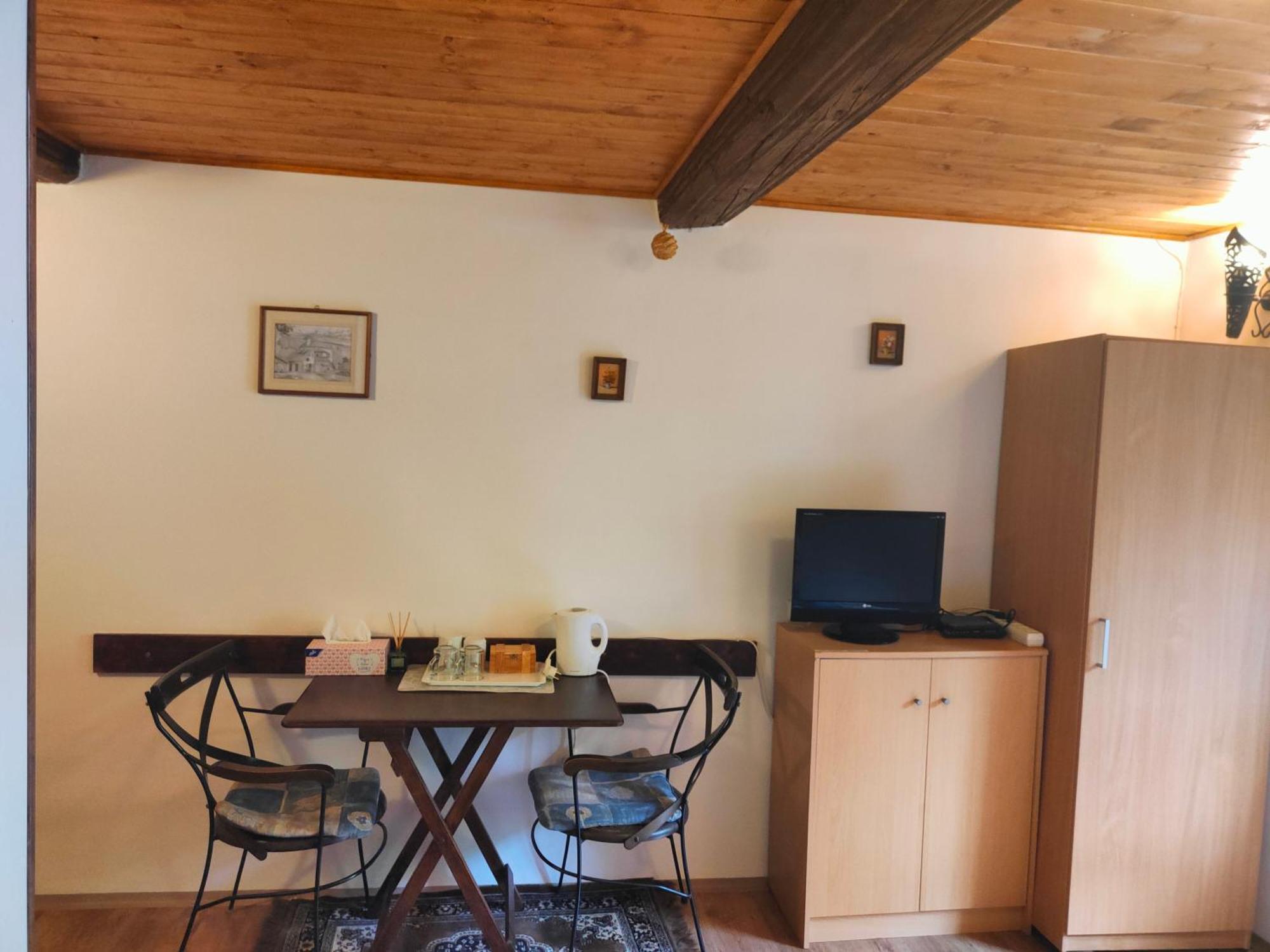 Bed And Breakfast Tvrz Velka Bukovina Ngoại thất bức ảnh