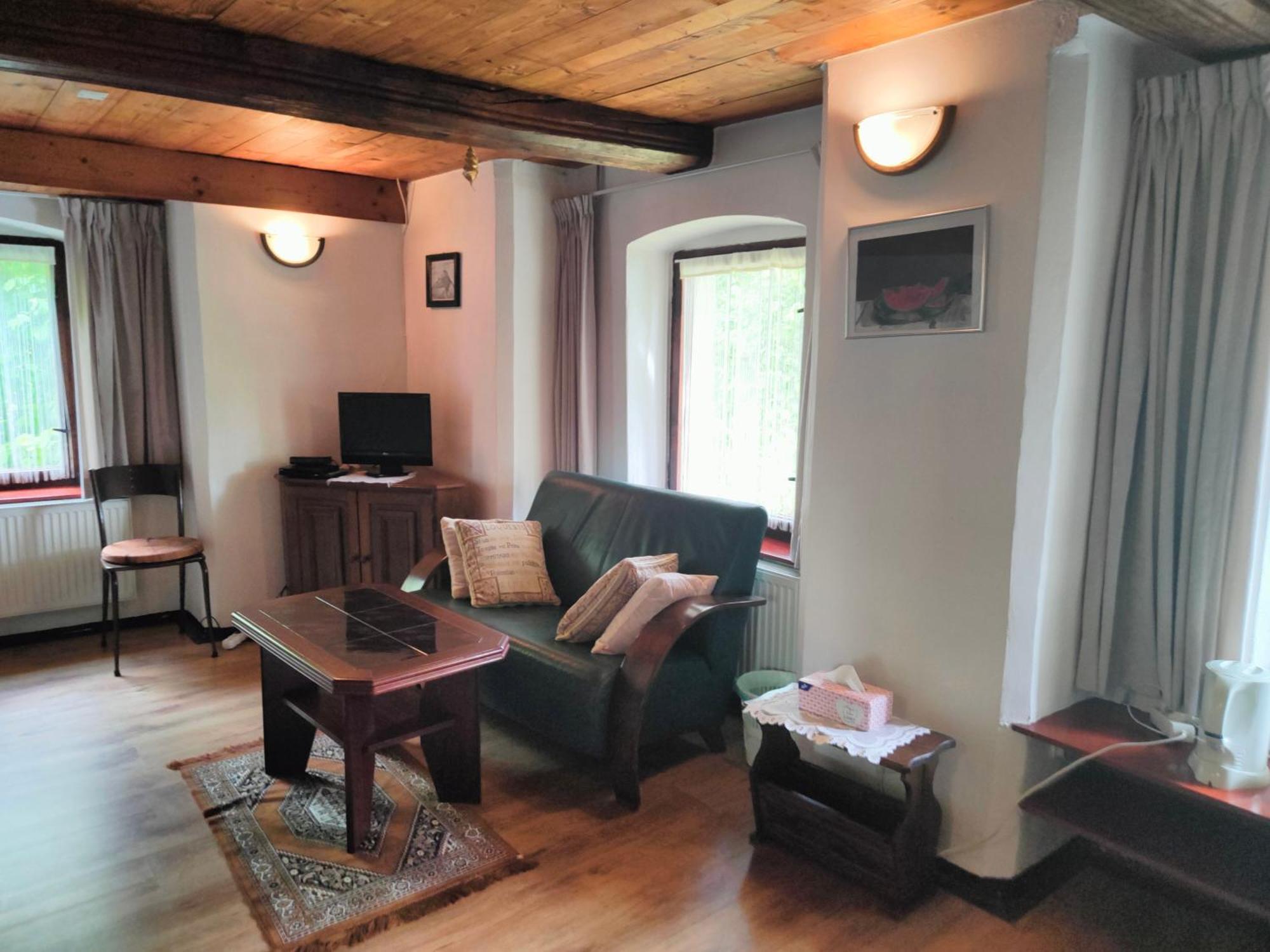 Bed And Breakfast Tvrz Velka Bukovina Ngoại thất bức ảnh