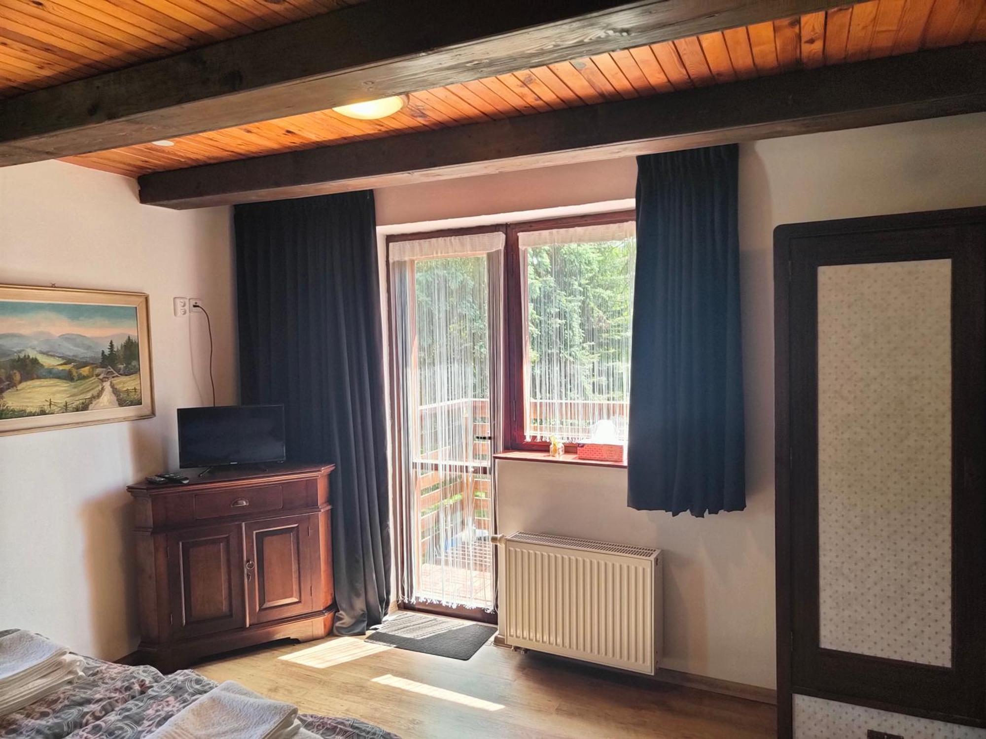 Bed And Breakfast Tvrz Velka Bukovina Ngoại thất bức ảnh